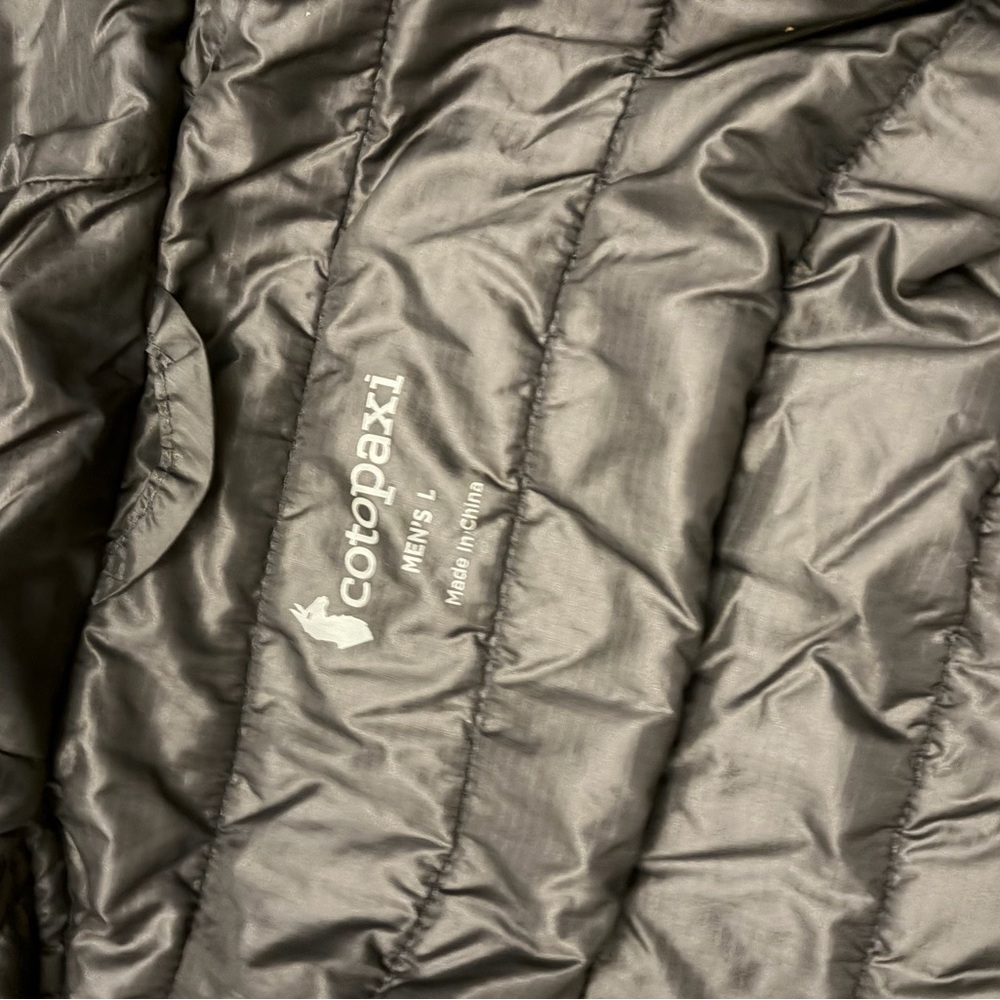 Cotopaxi Men's Capa Insulated Hooded Jacket in charcoal - Picture 10 of 10
